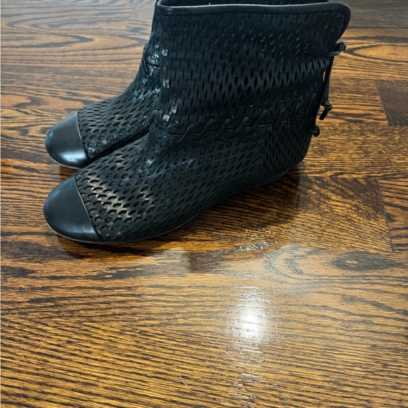Authentic Chanel black ankle boots. Size 38 - Picture 4 of 7